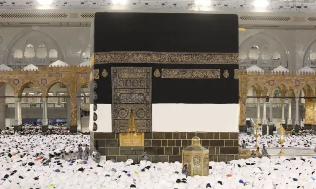 Kiswah Penutup Ka’bah Yang Menjadi Kain Termahal Di Dunia