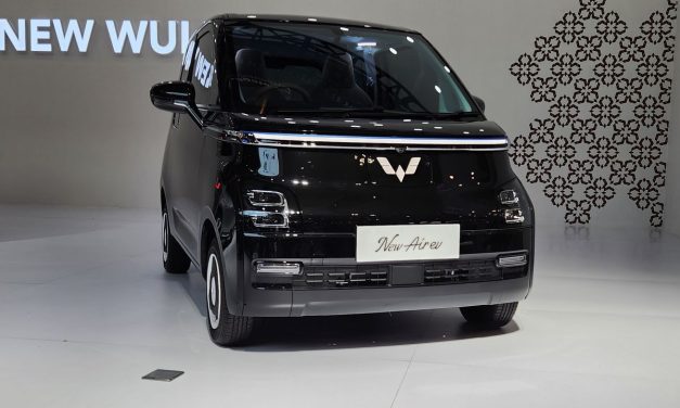 Wuling Cloud EV Mobil Listrik Praktis Untuk Aktivitas Sehari-Hari
