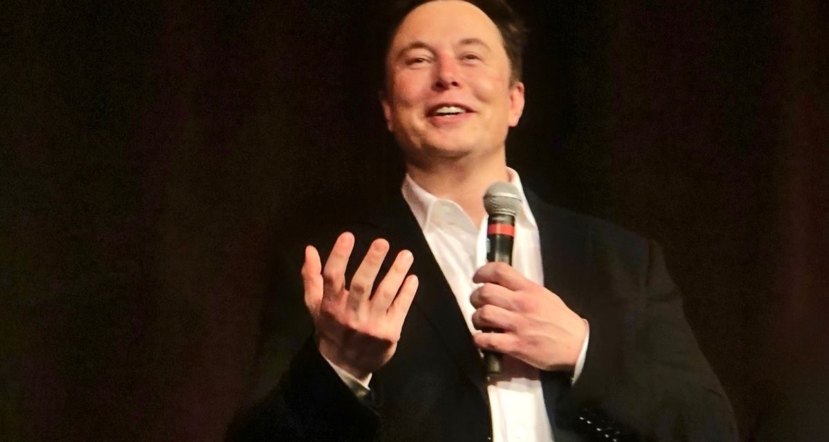 Misi Gila Terbaru Elon Musk: Bulan Jadi Target Berikutnya!