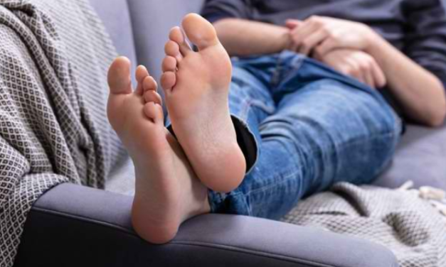 Bau Pada Kaki Di Sebabkan Oleh Pertumbuhan Bakteri Loh!